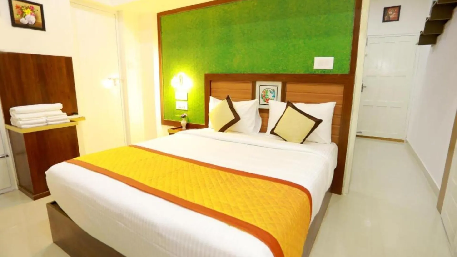 9 Base Cochin Airport Hotel Nedumbassery 0*,  India