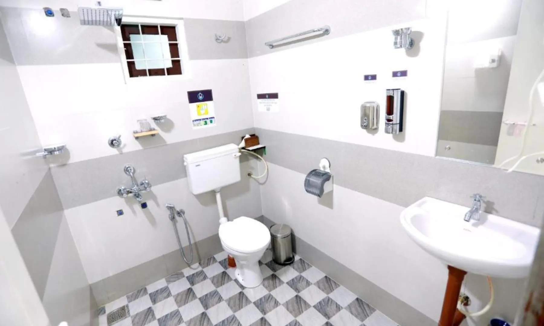 9 Base Cochin Airport Hotel Nedumbassery